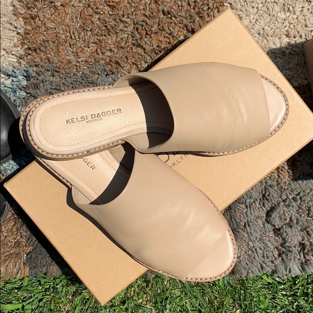 kelsi dagger flats